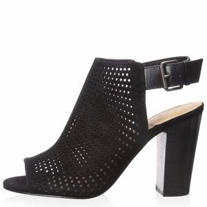 Tahari “Margaret” sandal- black